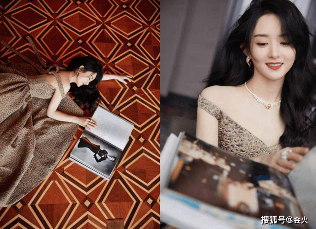 网友|33岁赵丽颖罕晒性感照！穿豹纹抹胸裙大秀事业线，趴地上姿势妩媚
