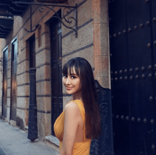 三年时间从少数民族歌手到资本家吉古依卓转型之路