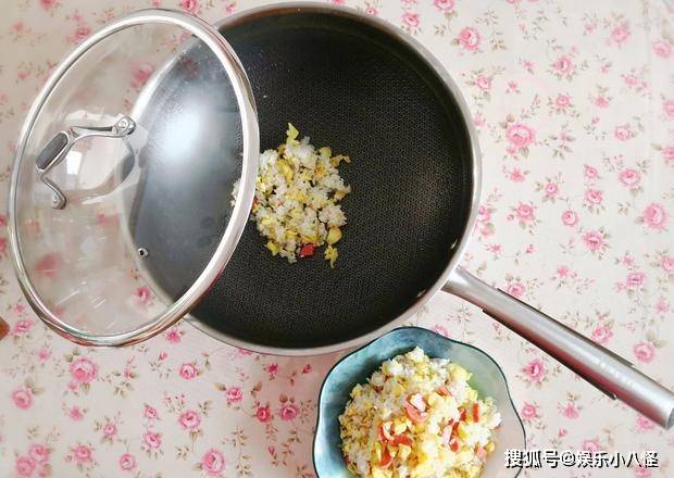 暖胃|深秋早餐要吃暖,一盘炒饭征服你,多加一点它,驱寒暖胃味道不错