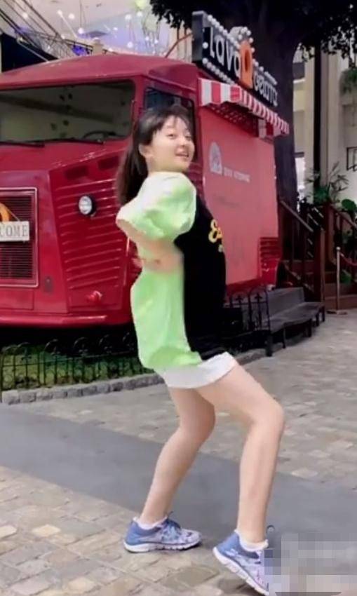 少女|林妙可晒照自然真实，才22岁的少女年纪，打扮的却像中年大妈！