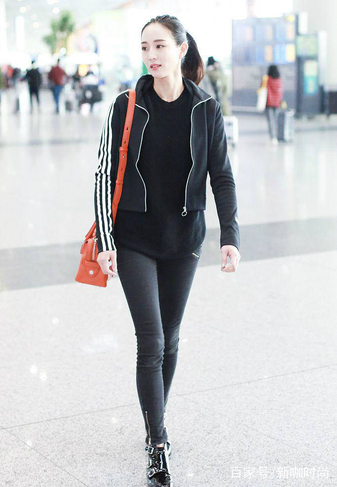 女神|素颜才是检测颜值真标准！张钧甯黑色卫衣配眼镜，气质大方出众