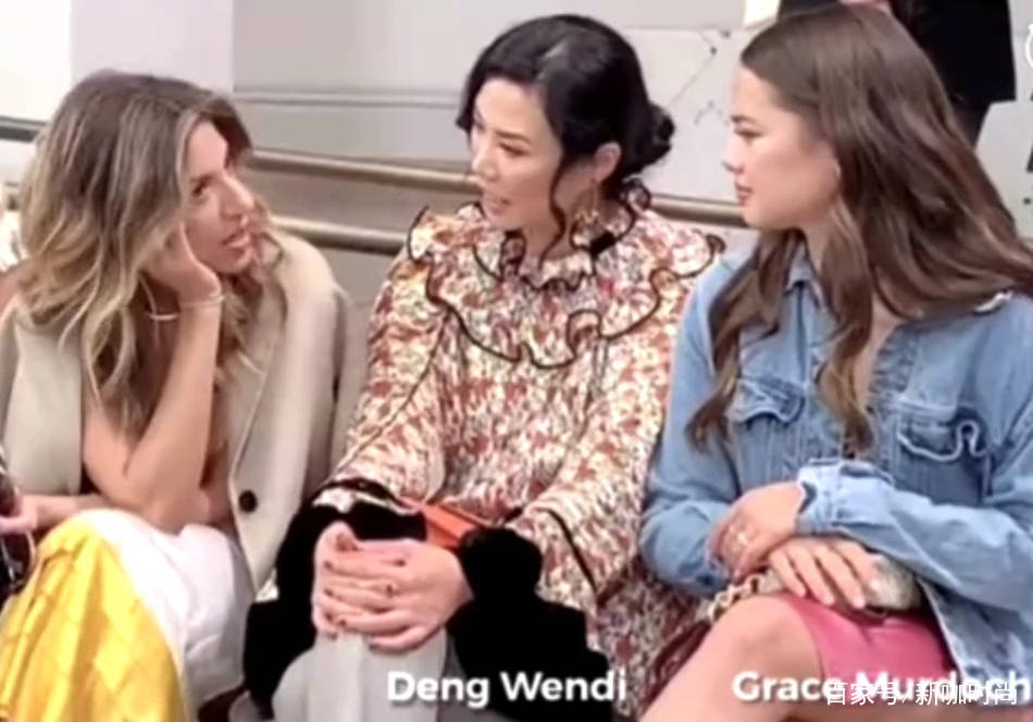 黑色|富婆邓文迪携大女儿现时装周,母女全程有说有笑,格俏皮衣着朴素