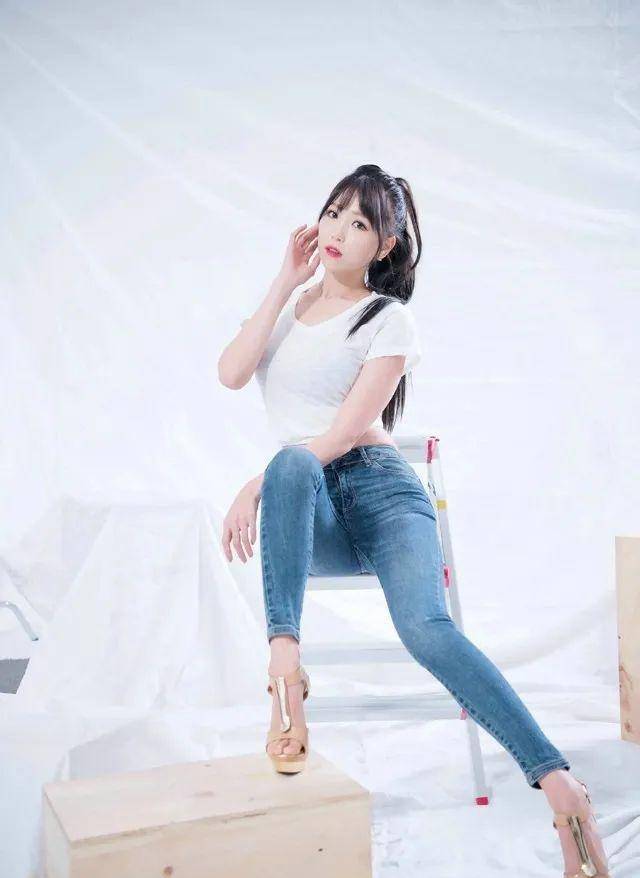 高跟鞋|紧身牛仔裤与身材的完美贴合，所以才会如此迷人