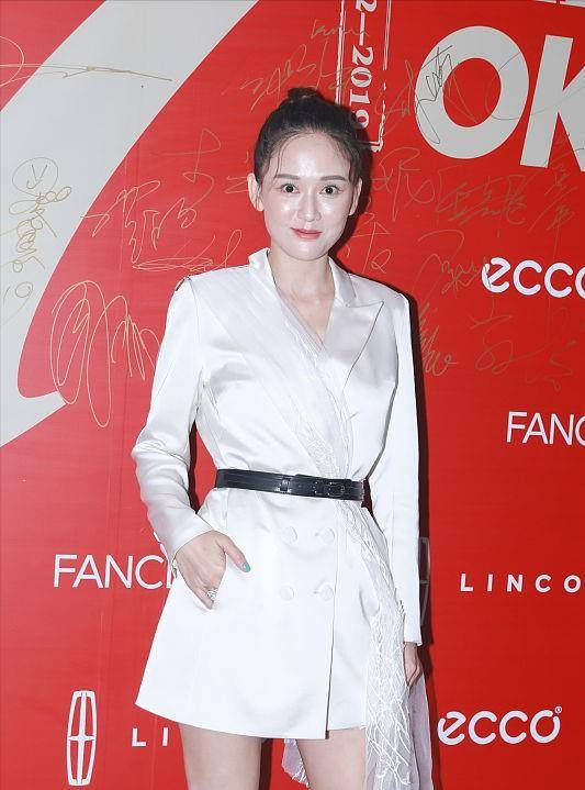 陈乔恩|“牛油妆”虽然火但没几个人能驾驭,陈乔恩的脸蛋,看着就有点腻