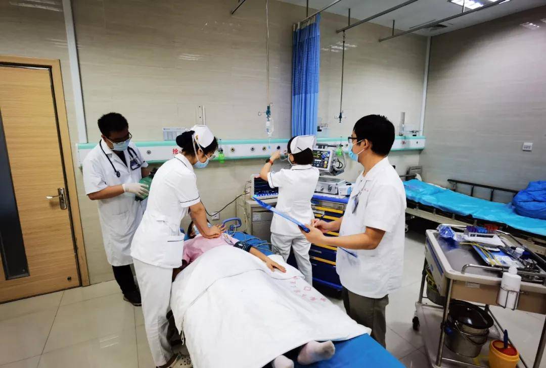 赛事|奉献十四运 健康我的城丨市三院急诊科积极开展医疗救治演练 提高赛事突发应急