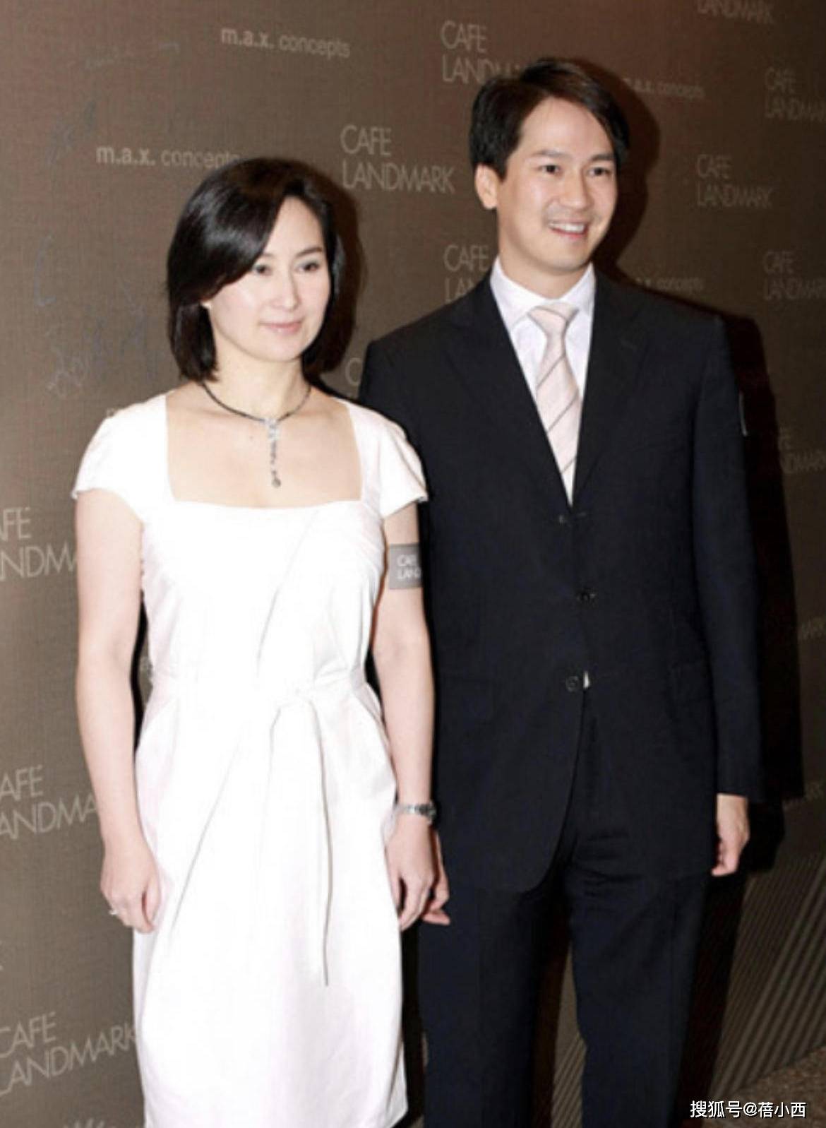 一手|何超琼不愧是赌王一手带大的女儿，穿亮片裙戴皇冠，像个大公主