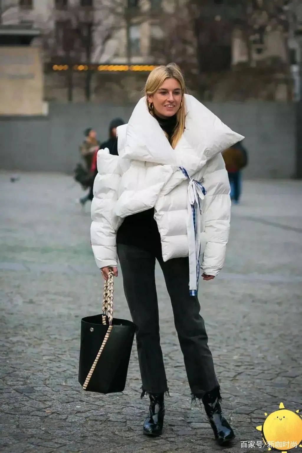 颈部|那英也有懈怠的时候,朴素羽绒服搭开衫,与老公“红配绿”更显土