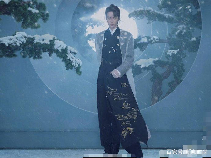 外衣|王一博化身翩翩公子，高马尾搭薄纱外衣，气场强大霸气侧露