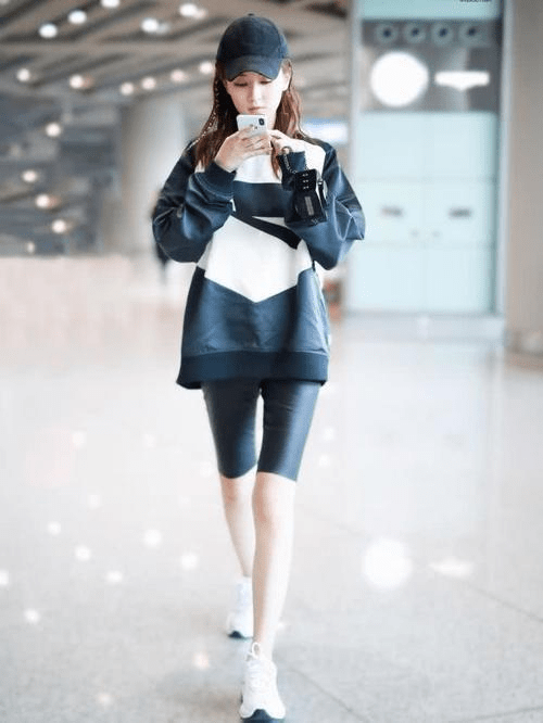 好身材|郑恺老婆产后恢复迅速，穿紧身套装走机场，显得更有女人味了！