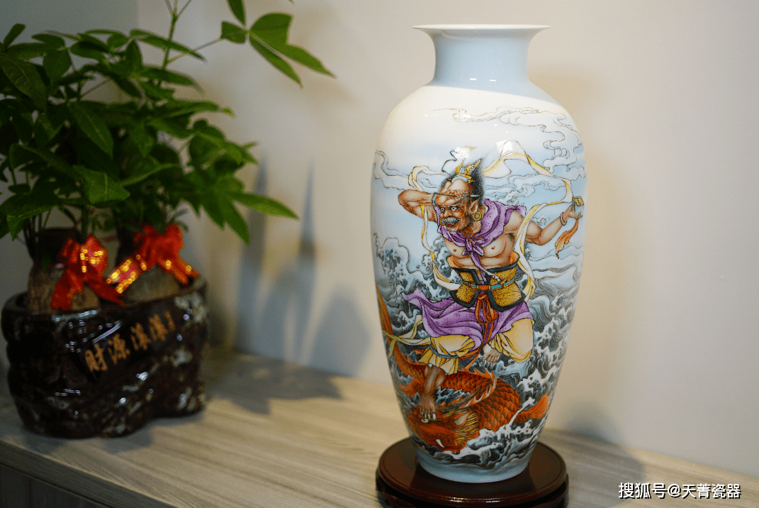 徐鹏飞的陶瓷艺术:画人于瓷,赋神于灵