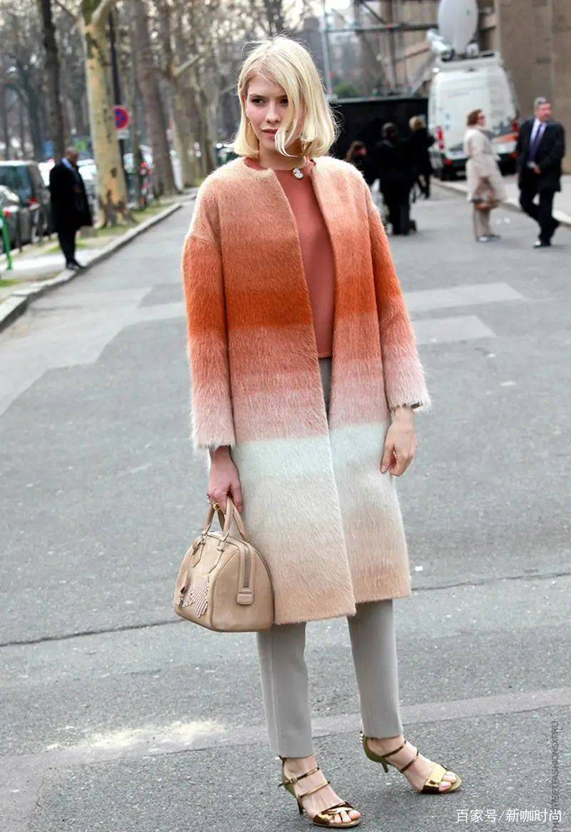 因为|郑恺前女友衣品越来越好，渐变色套装搭马丁靴，Prada包包亮了