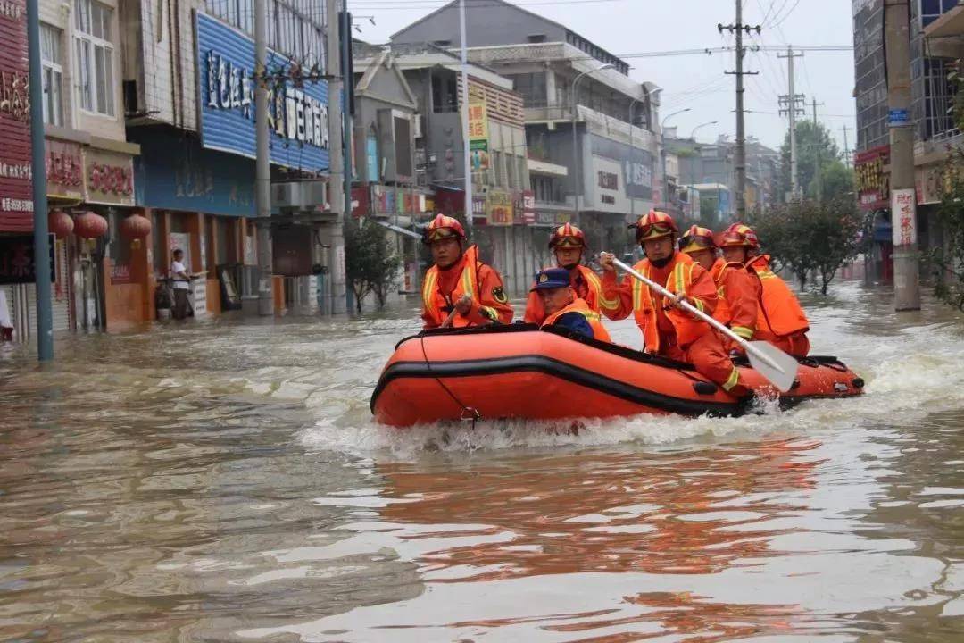 近日,河南省遭遇极端强降雨,郑州市降雨量突破历史极值,河南省防汛