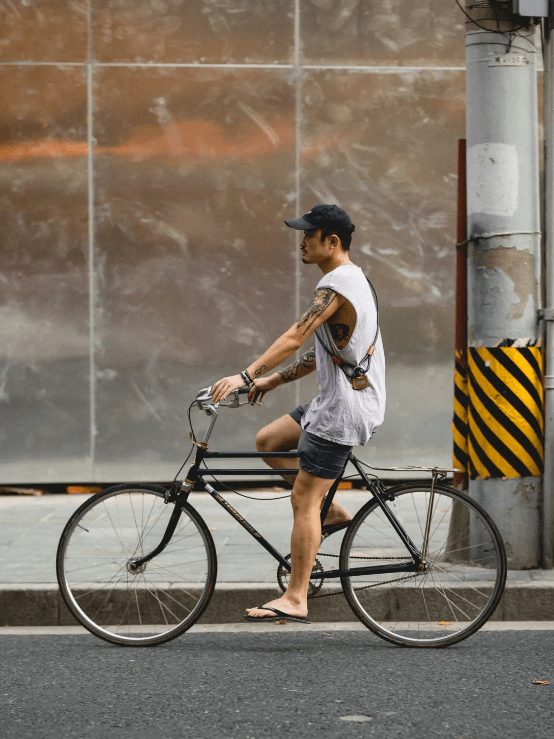 层次酷暑当头，因为穿搭街头反而更绚烂了呢