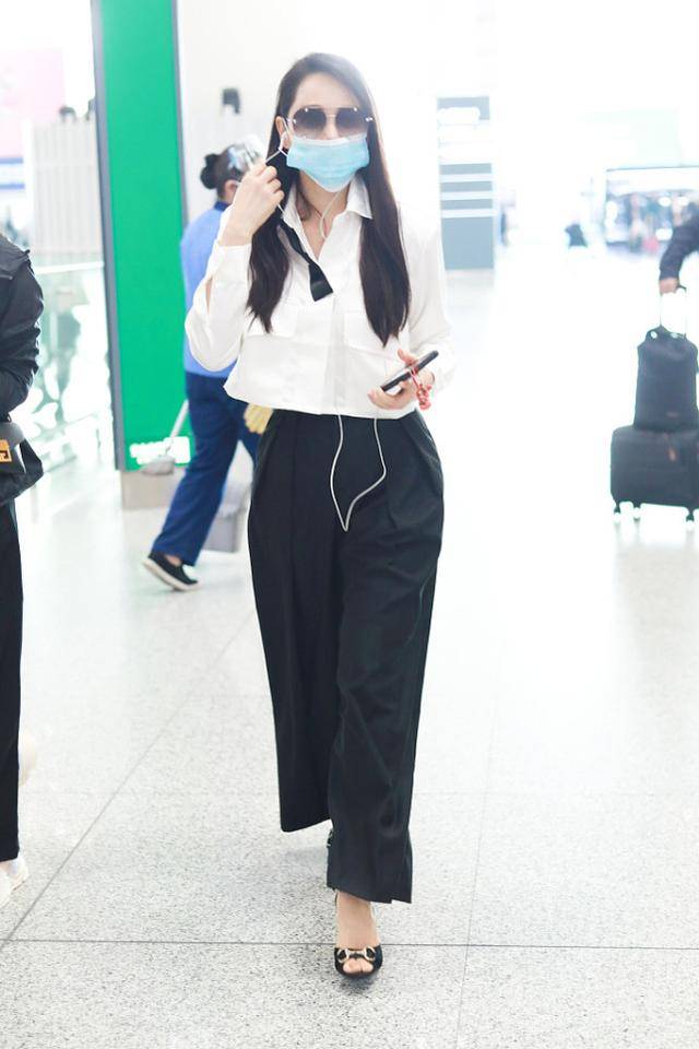 &quot|五十多岁依旧能＂乘风破浪＂，伊能静唱跳皆可，依旧不服老