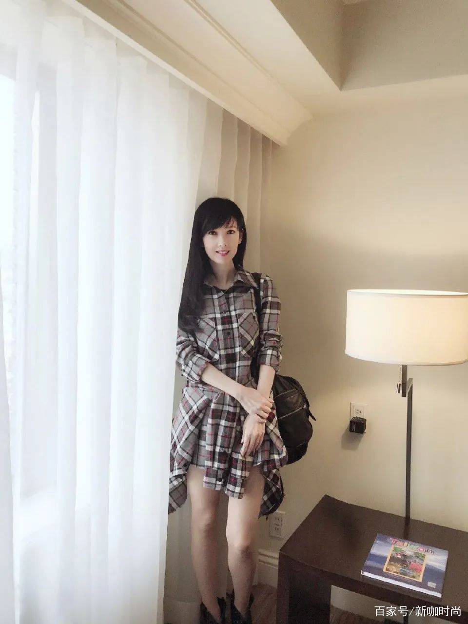 长发|52岁周慧敏女神范依旧，穿粉绿印花衫长发飘飘，白皙肌肤令人惊艳