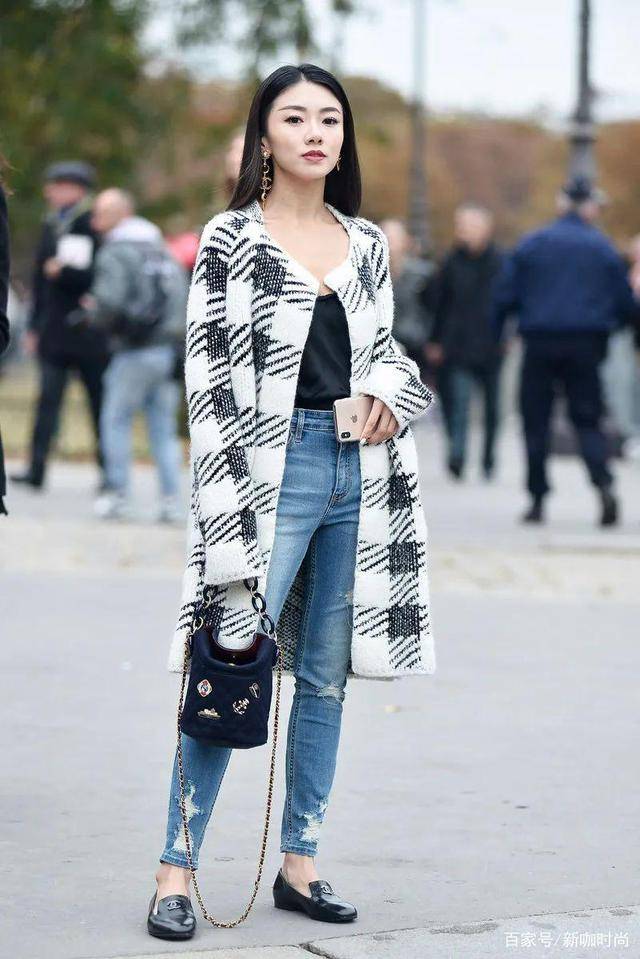 样式|郑恺前女友程晓玥晒美照,穿休闲上衣露半边香肩,时尚又高级