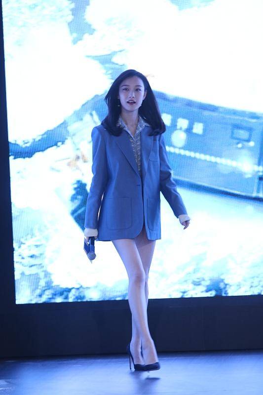 &quot|＂气质美人＂倪妮太美了，简单的黑色，却穿出风情万种的感觉