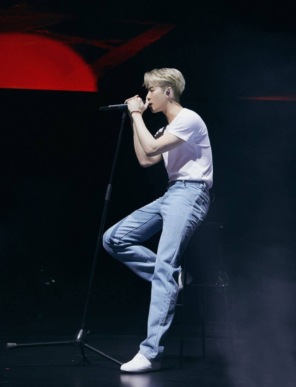 实力|王嘉尔的造型帅气又显男人味,身材实力抢镜,这不愧是运动员出身