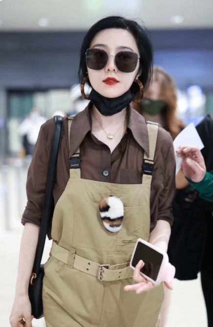 衬衣|范冰冰穿衬衫配背带裤亮相，出门就是焦点，生图根本不用P