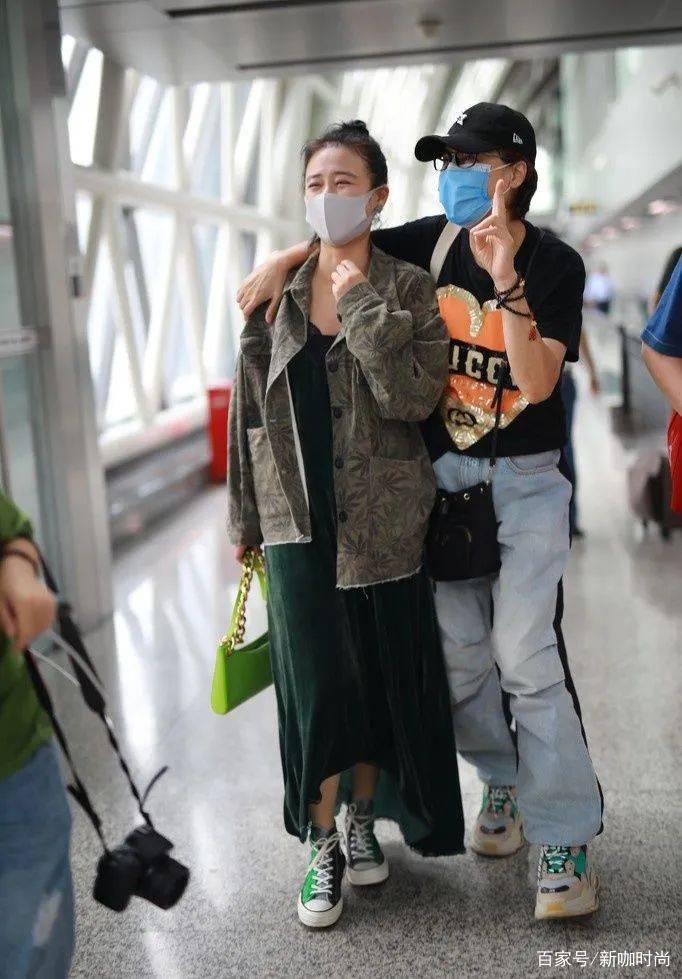 模板|马思纯瘦了十斤果然不一样，古着感外套搭长裙，堪称潮流模板