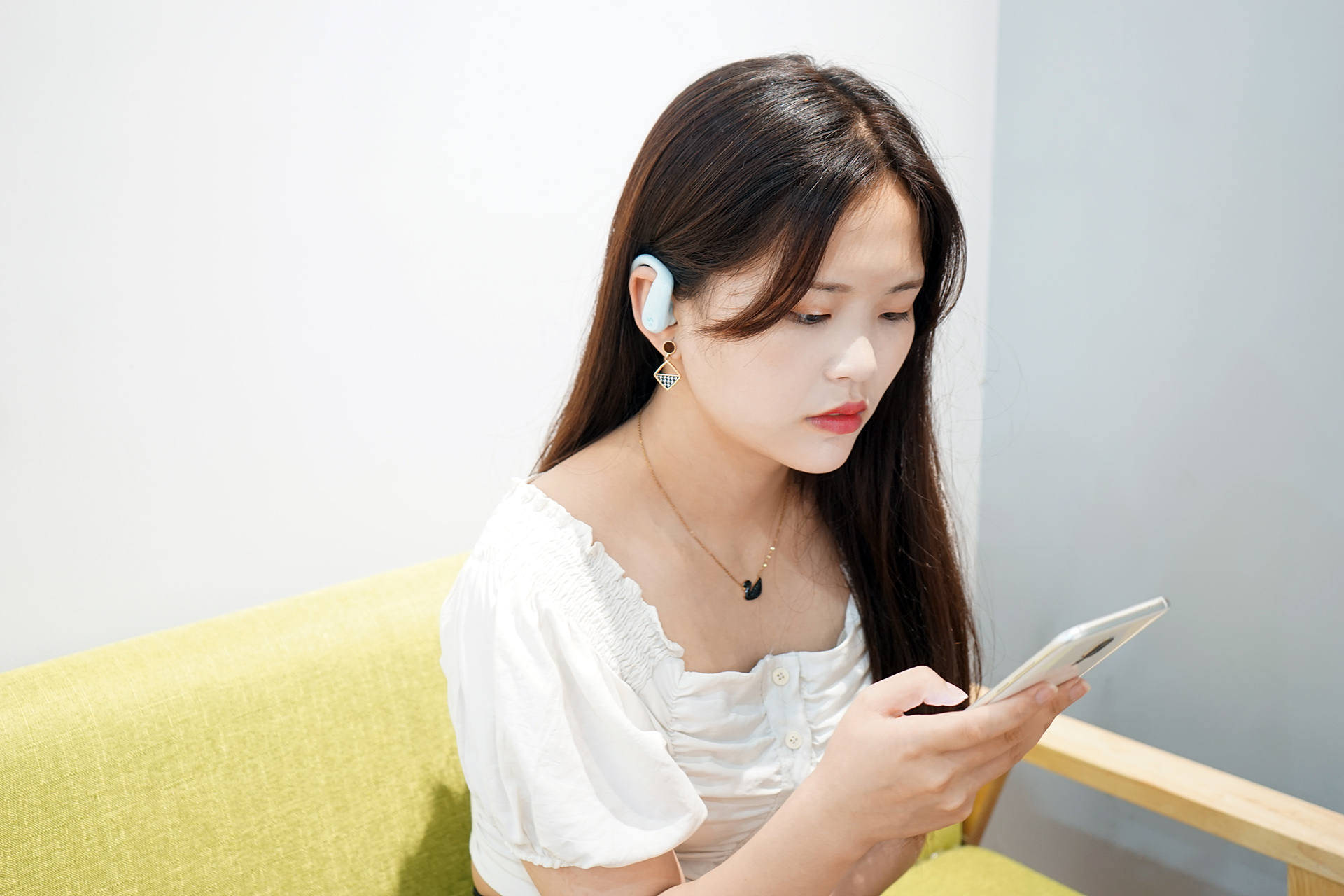 耳挂式佩戴爱运动也要自由hakiiaction蓝牙耳机更懂你