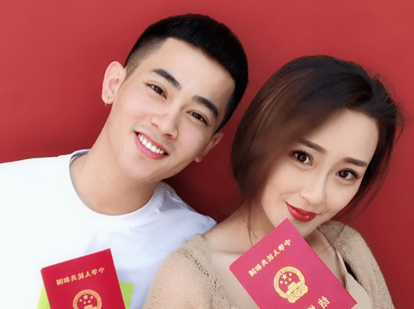 网红吴迪的女儿镜头前说脏话朝着亲爷爷吐水遭粉丝嘲讽没教养