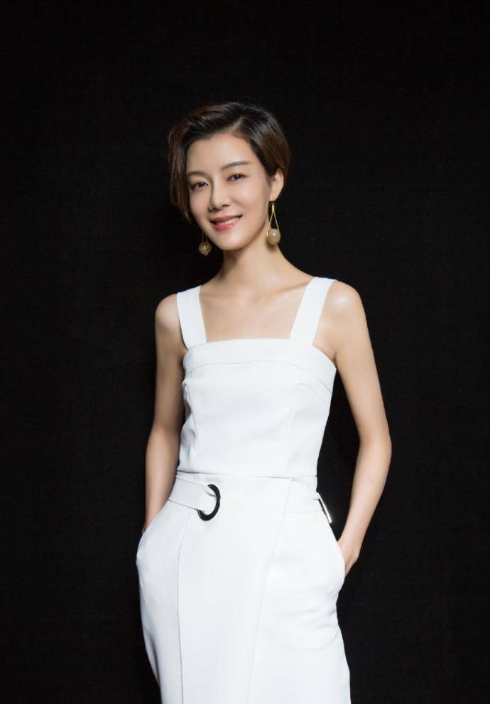 车晓真|车晓真的好瘦啊，穿紧身裙都看不到肉，女生看了太羡慕