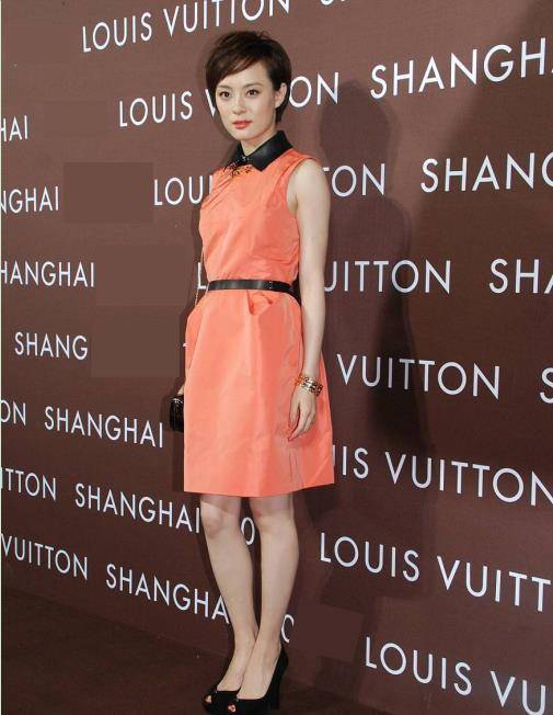 魅力|孙俪“娘娘”范十足，穿紧身裙举止端庄，造型时髦气质更高级了