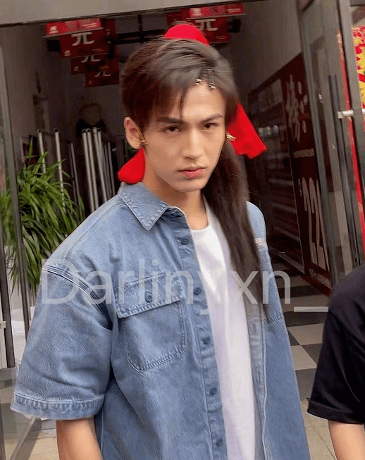 张凌赫|《吉星高照》路透被嘲，《皓衣行》被拉出来对比，服装造型很关键