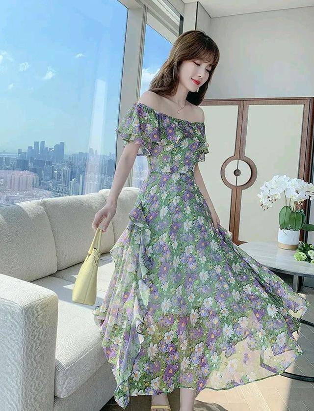 设计|浪漫温柔的碎花连衣裙，甜美荷叶边拼接，透着娇小可人的女人味！