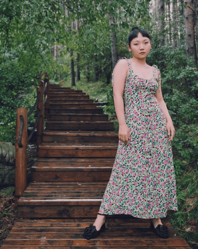 颜色|谁说胖女孩不能穿吊带,辣目洋子穿得时髦又洒脱,130斤依旧自信