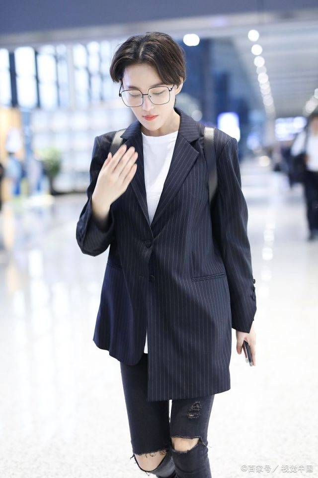 发型|18岁的吴绮莉太美！五官精致“水光肌”衬气质，连男士头都能驾驭