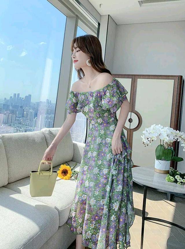 设计|浪漫温柔的碎花连衣裙，甜美荷叶边拼接，透着娇小可人的女人味！