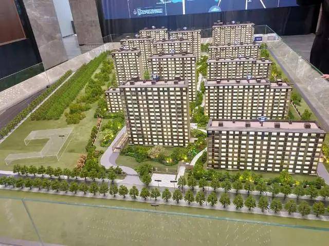 四,沙盘图车位比:1:1(人车分流)物业:龙湖物业 物业费:5.