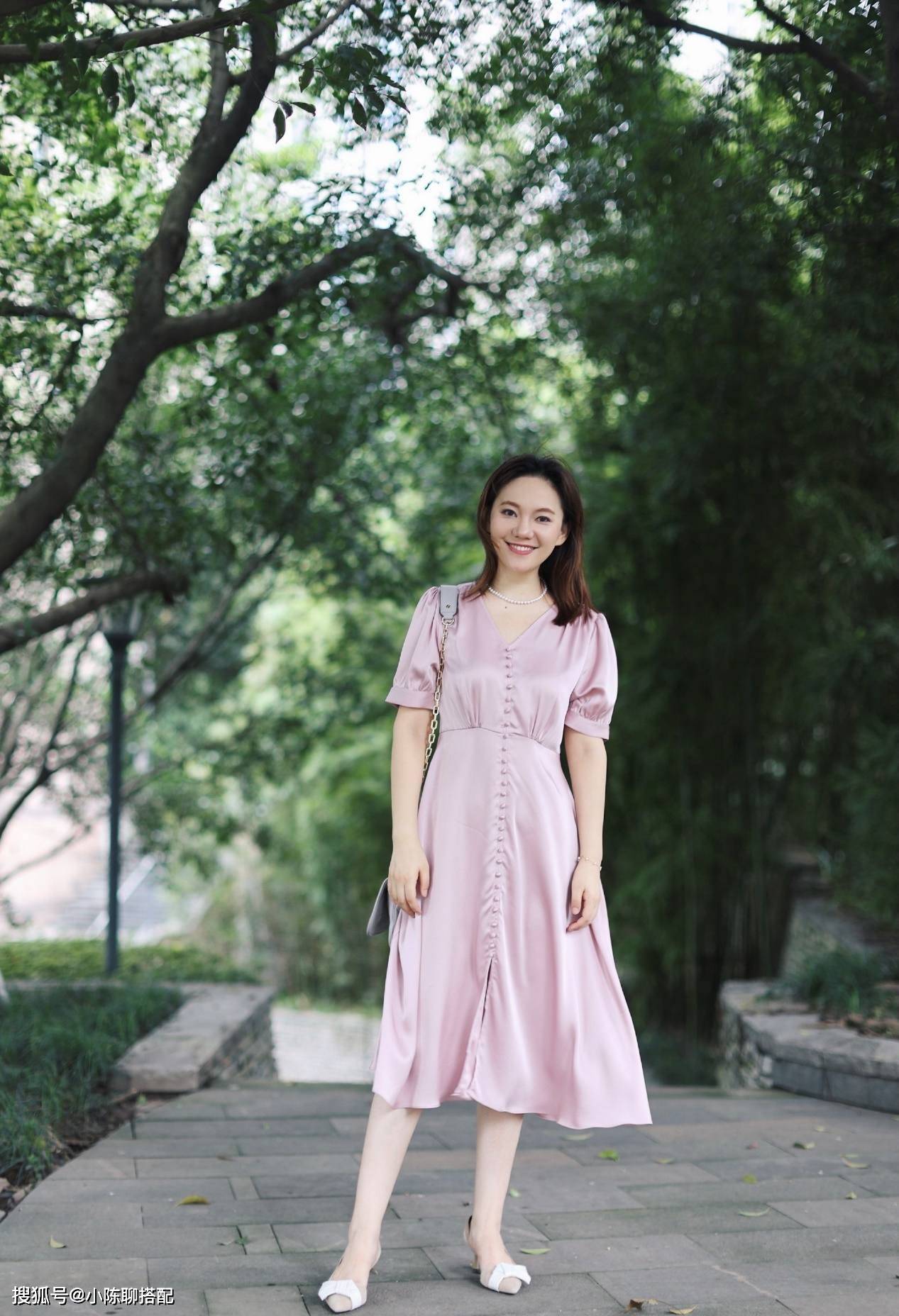 爱美|人之中年却撑不起气质感，五官的平淡穿什么都显廉价，这三招助你