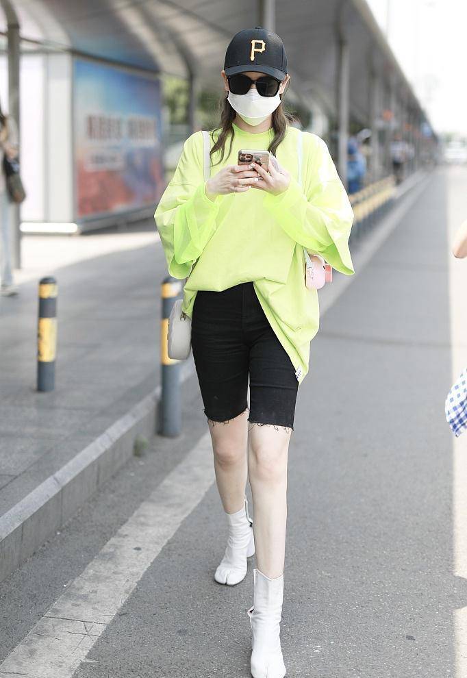 出圈|陈钰琪腿太出圈了吧?穿考验身材的骑行裤也不紧绷,唐嫣真有眼光