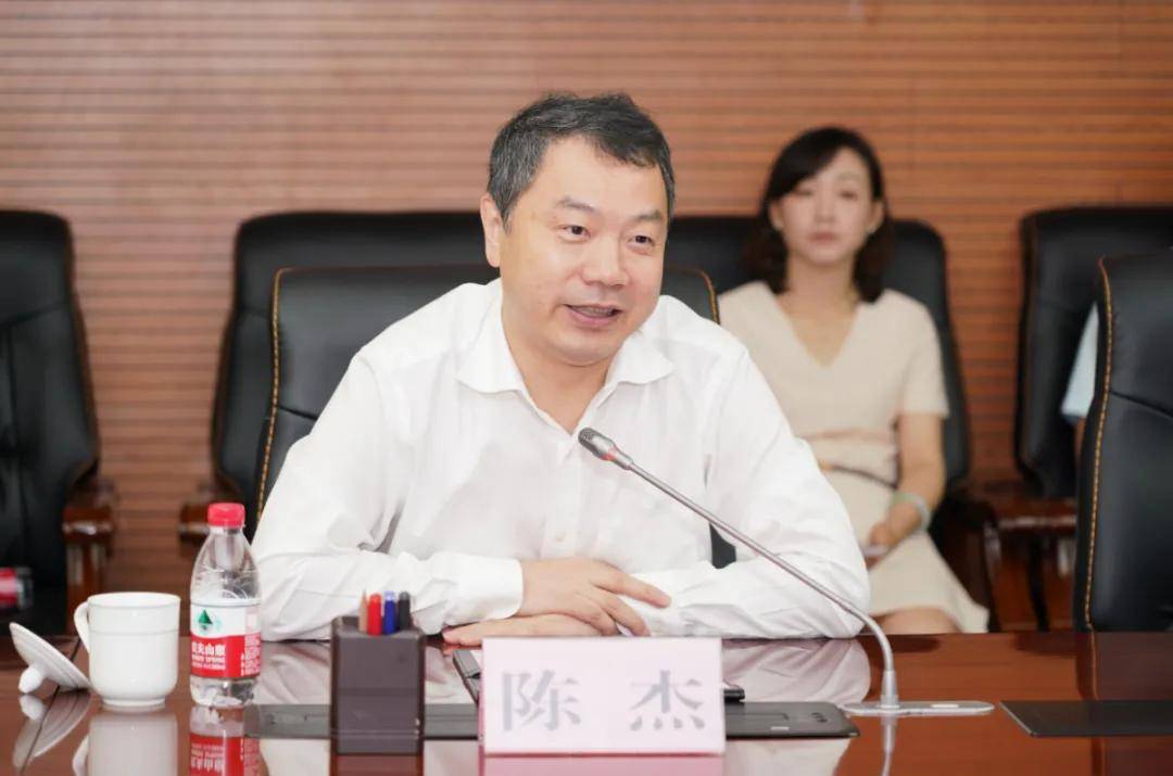 "八一"建军节前夕,区领导赴上海警备区,武警上海市总队走访慰问