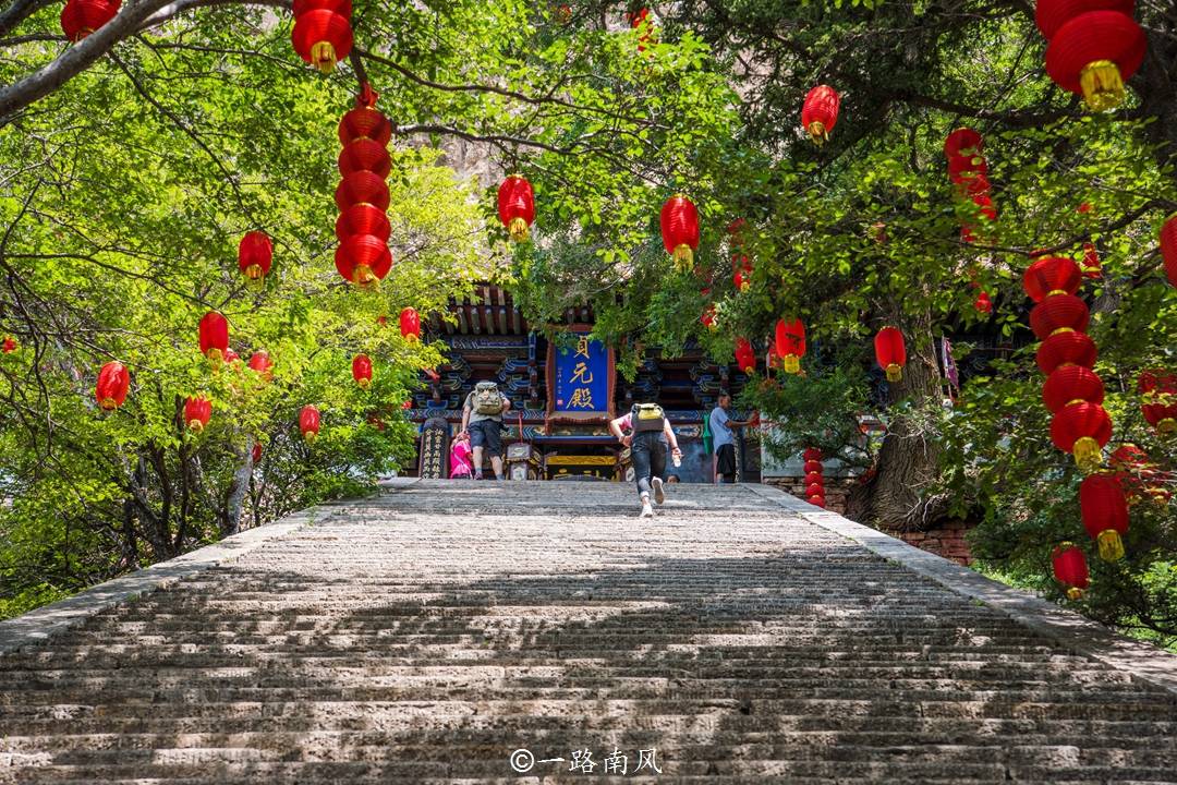 山西恒山，五岳中唯一的4A景区，名气虽然不是很大，却是避暑胜地