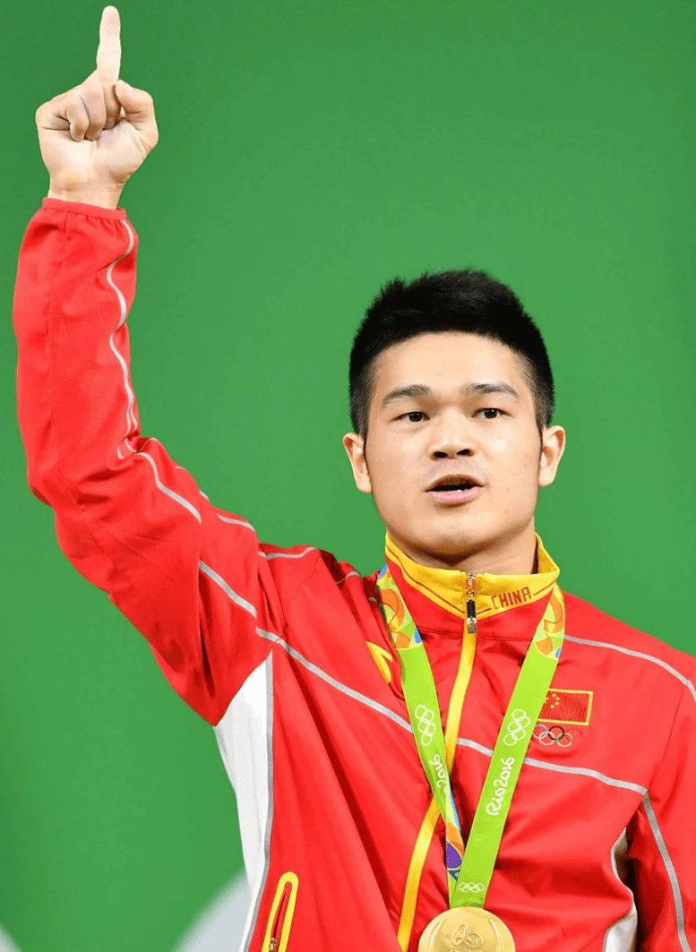 举重传奇!27岁石智勇奥运2金 3届世锦赛夺冠,12次破世界纪录