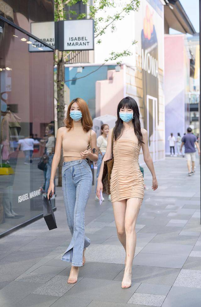短裙|清凉透气的穿搭，是夏天的主流搭配，连衣短裙搭配很舒适