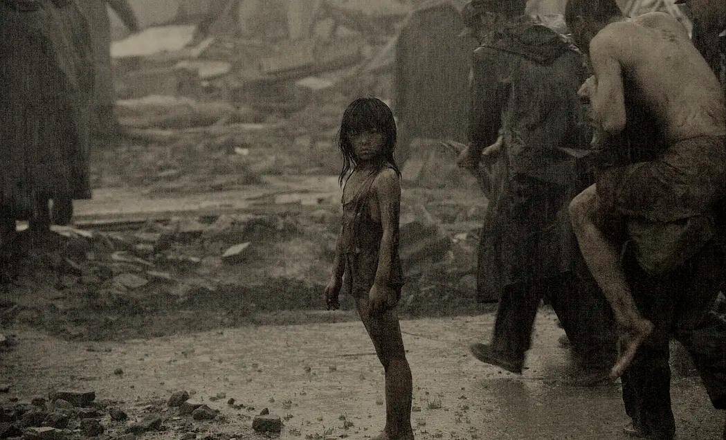 因为|11年后再看《唐山大地震》，我终于明白徐帆为什么要救儿子