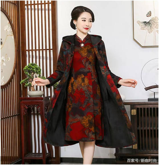 大衣|年初六怎么穿有面子？40岁女人这样搭，气质高雅又显富态