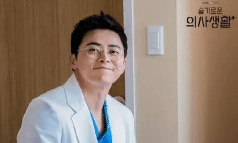 美貌|入行11年默默无声，申铉彬忽成韩娱团宠，柳演锡很有“帮妻运”