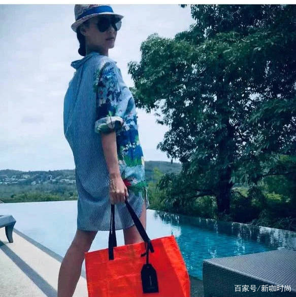 什么|3娃辣妈张柏芝现机场，梳麻花辫美成初恋，39岁的年纪25岁的身材