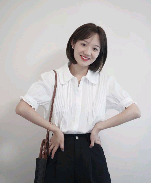 服装|衬衫虽然很简约，但只要会搭配，就能穿出精致的美感