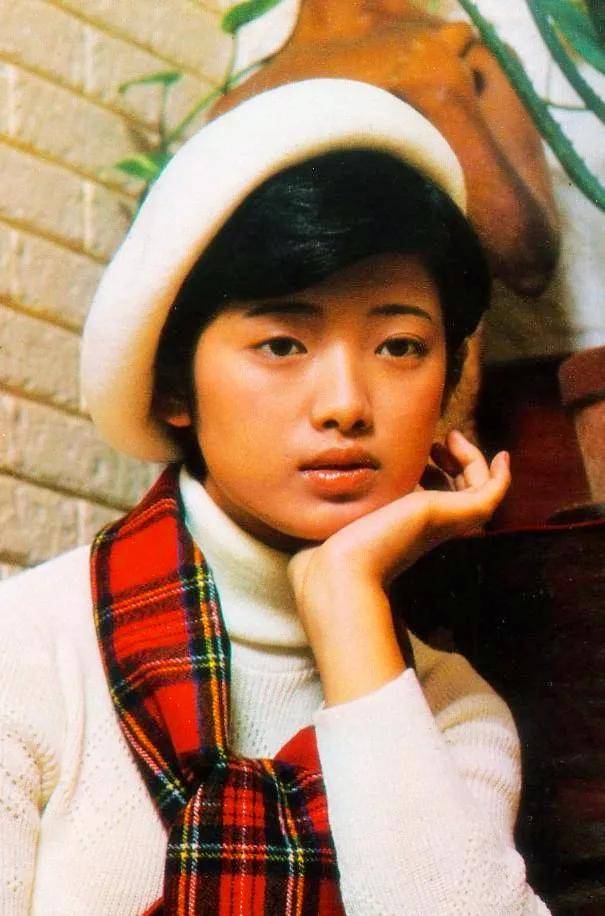 原创日本女星山口百惠中国影迷心中的女神如今62岁过得怎样