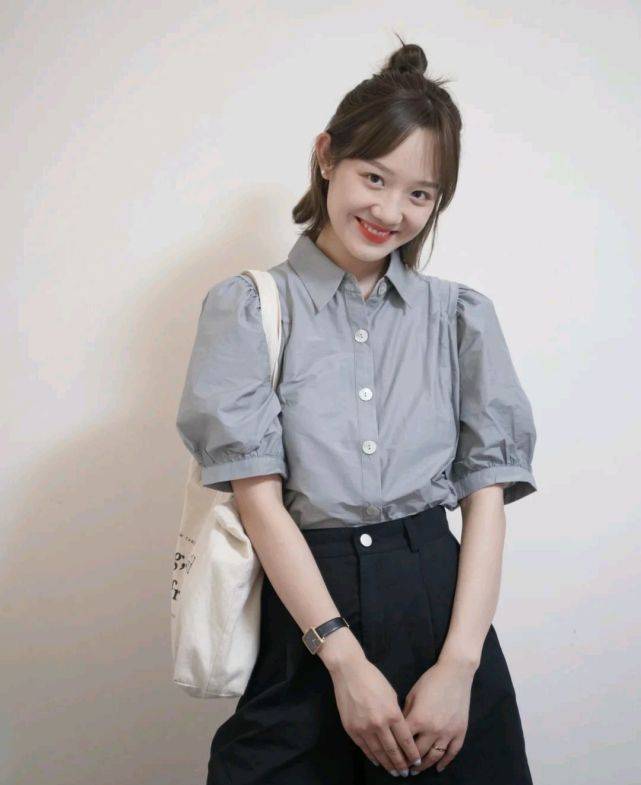 服装|衬衫虽然很简约，但只要会搭配，就能穿出精致的美感
