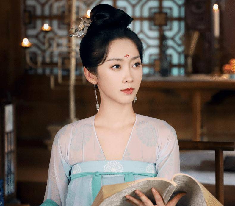 张予曦|成毅参加快本录制，张予曦甜美亮相，《梦醒长安》终于要播了