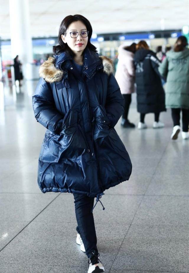 轮廓|真是服了陈数,土气大棉袄也能穿出高级感,戴黑框眼镜还有学生味