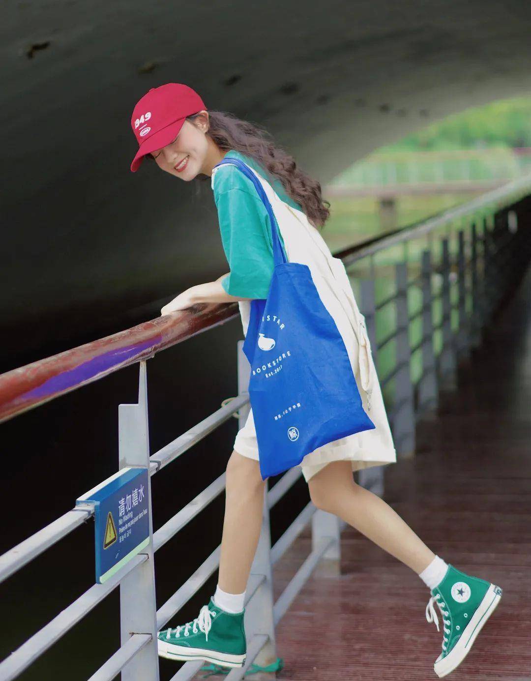 视觉|别再穿一身黑了!今夏爆火的“初恋色”简直美哭!